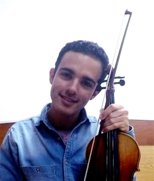 Sacha Paredes, con su violín