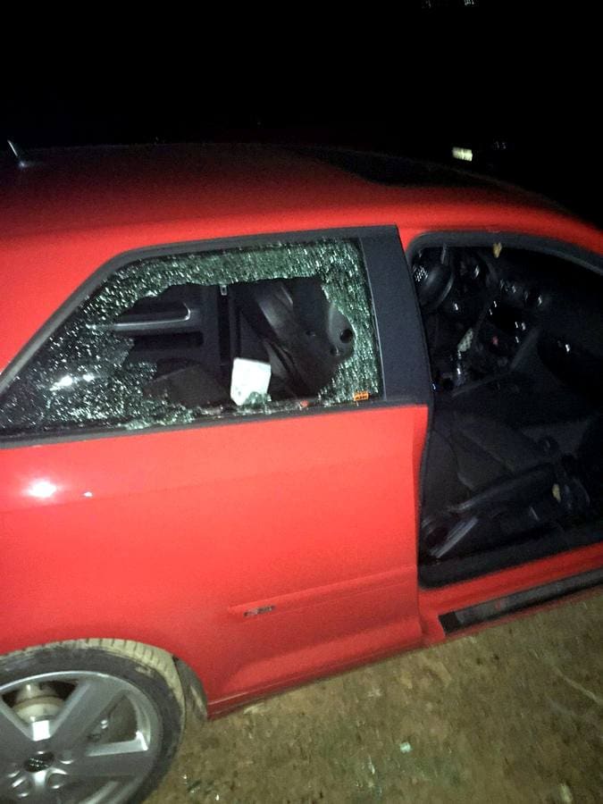 Imagen de los daños ocasionados en uno de los vehículos robado