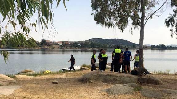 Agentes de la Policía Nacional y Local, en el lugar del suceso