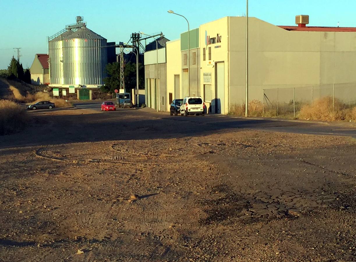 Calle del polígono industrial que se pavimentará
