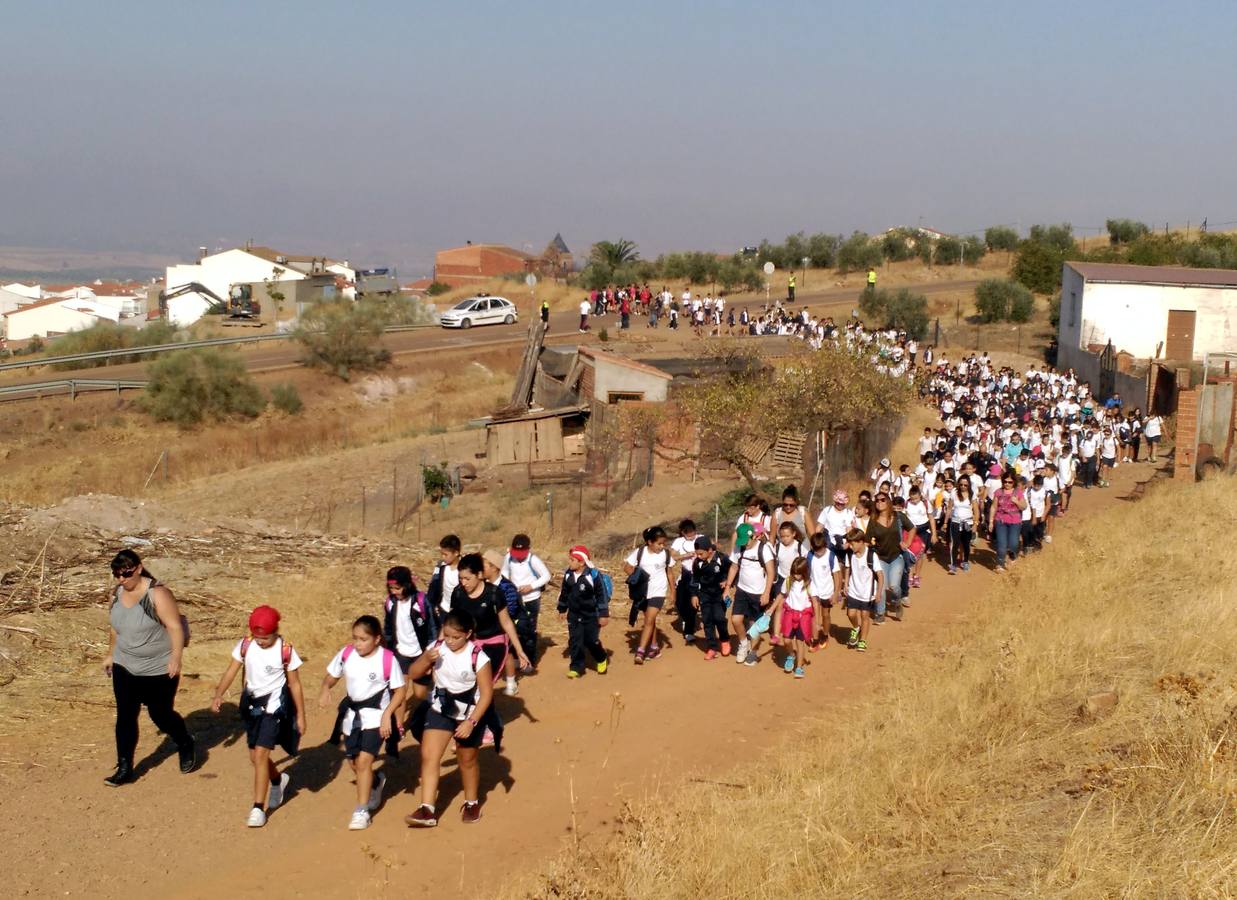 Los escolares se dirigen a la Mina de Tiarreablanca