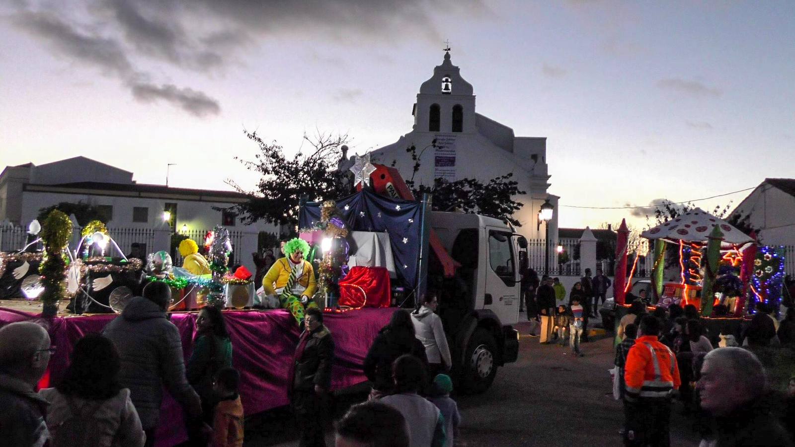 La Cabalgata pasa por delante de la Ermita el año pasado