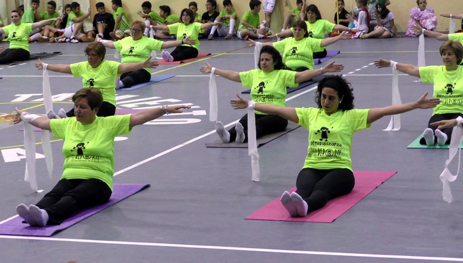 Grupo de mujeres durante una sesión de gimnasia