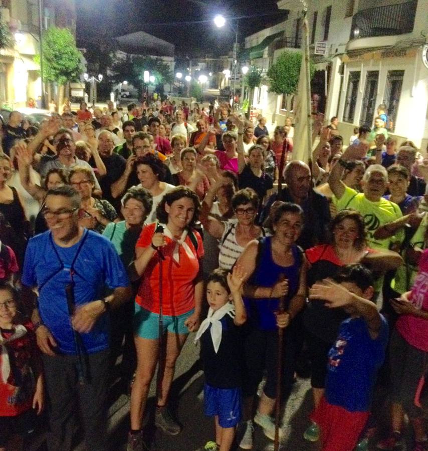Más de 200 personas peregrinan en honor a la Virgen de las Nieves