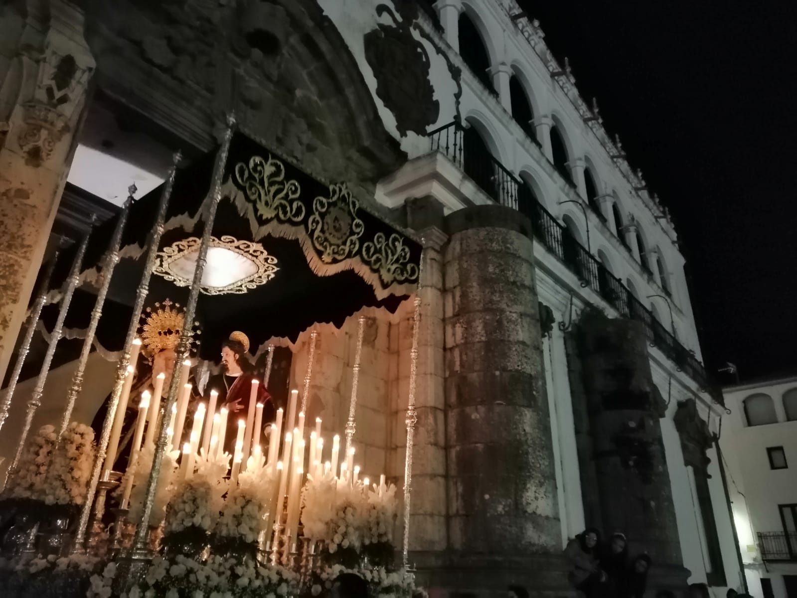 Una Semana Santa 2019, pasada por agua, ha dejado varias instantáneas para el recuerdo. Ya puedes disfrutarlas aquí.