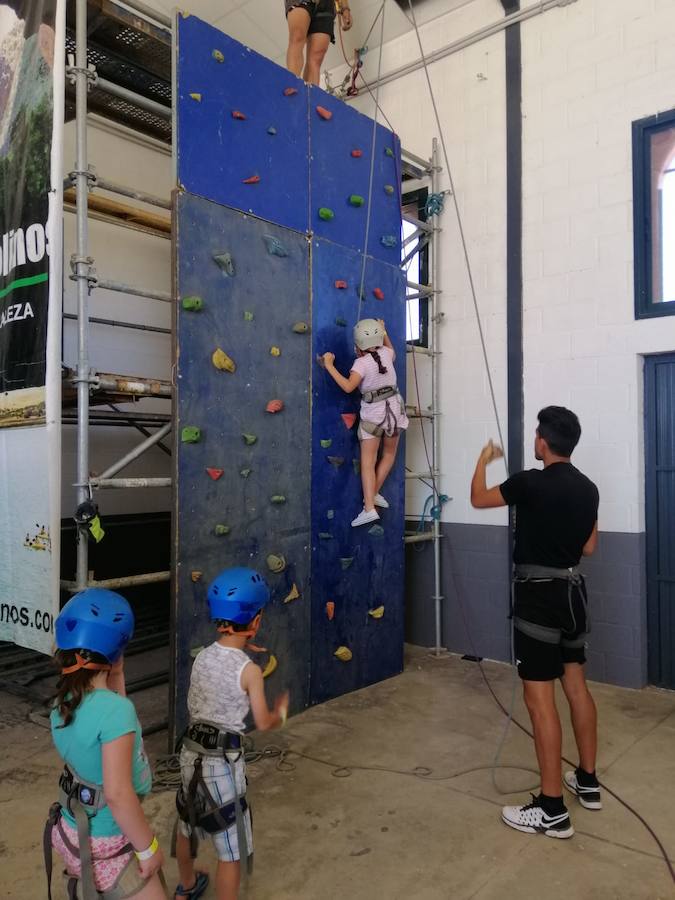 Más de 1200 jóvenes se dan cita en el recinto ferial de Llerena en la IV Edición de Diversur