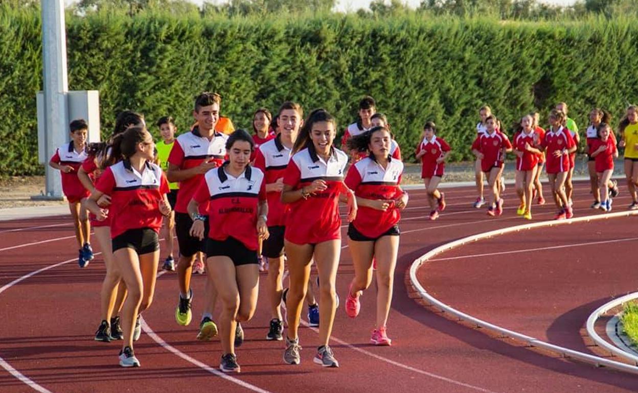 El Club Atletismo Almendralejo clausura la temporada con una convivencia para el recuerdo