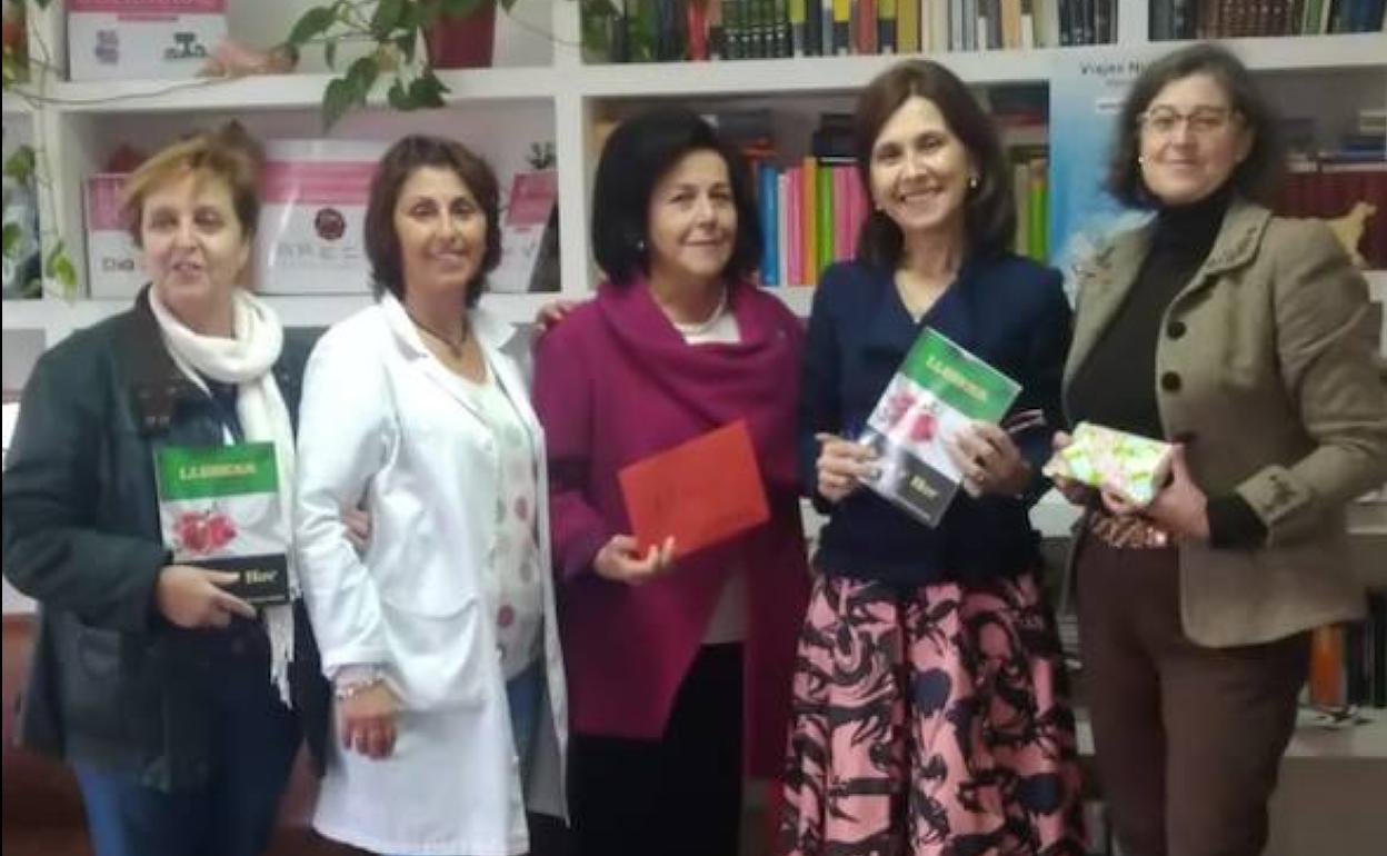 AFECC recibe las ganancias del último libro de Tere Montero