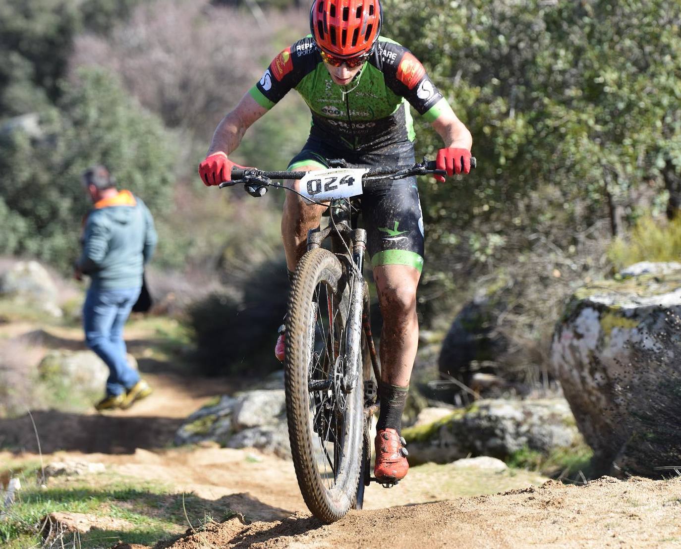 Manu Cordero, líder provisional en la Super Cup MTB