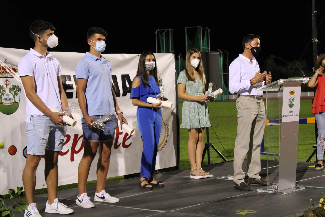 Álvaro Hernández, Pablo Hernández, Julia Rodríguez Olivera e Inés Rodríguez Ceballos reciben Diploma de Atletismo