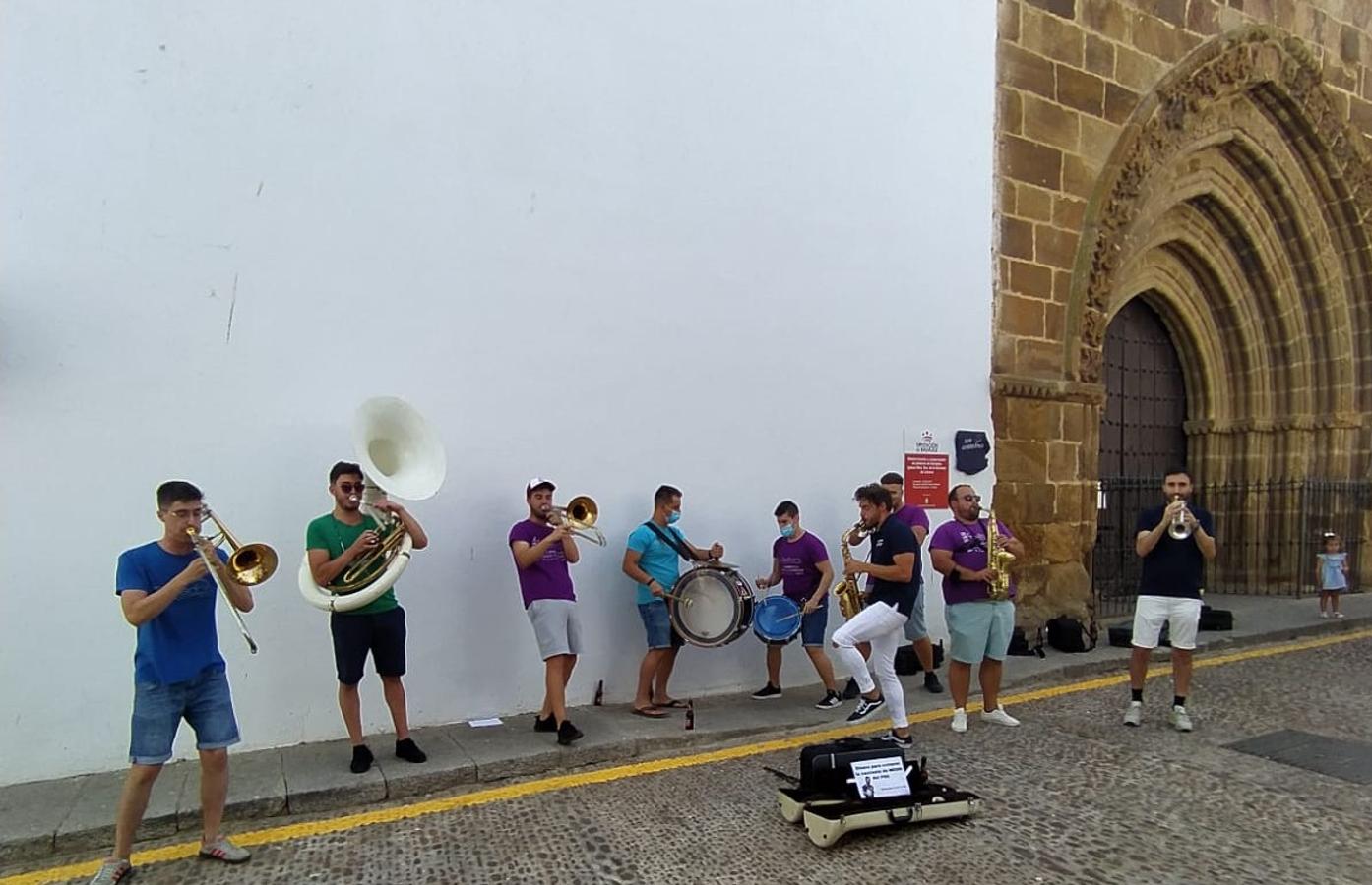 La Charanga de Bar en Bar animan la Calle Pasquín