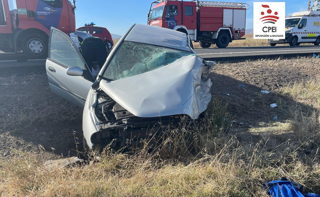 Así ha quedado uno de los turismos implicados en el accidente.