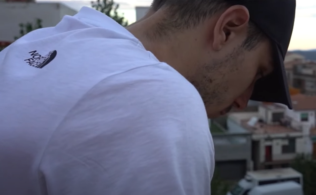 Warma en el videoclip de 'Valorar'.