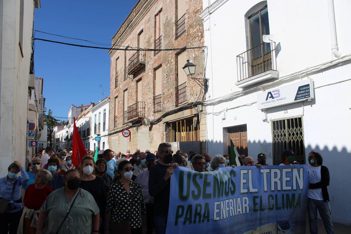 La manifestación, al término de la calle Aurora.