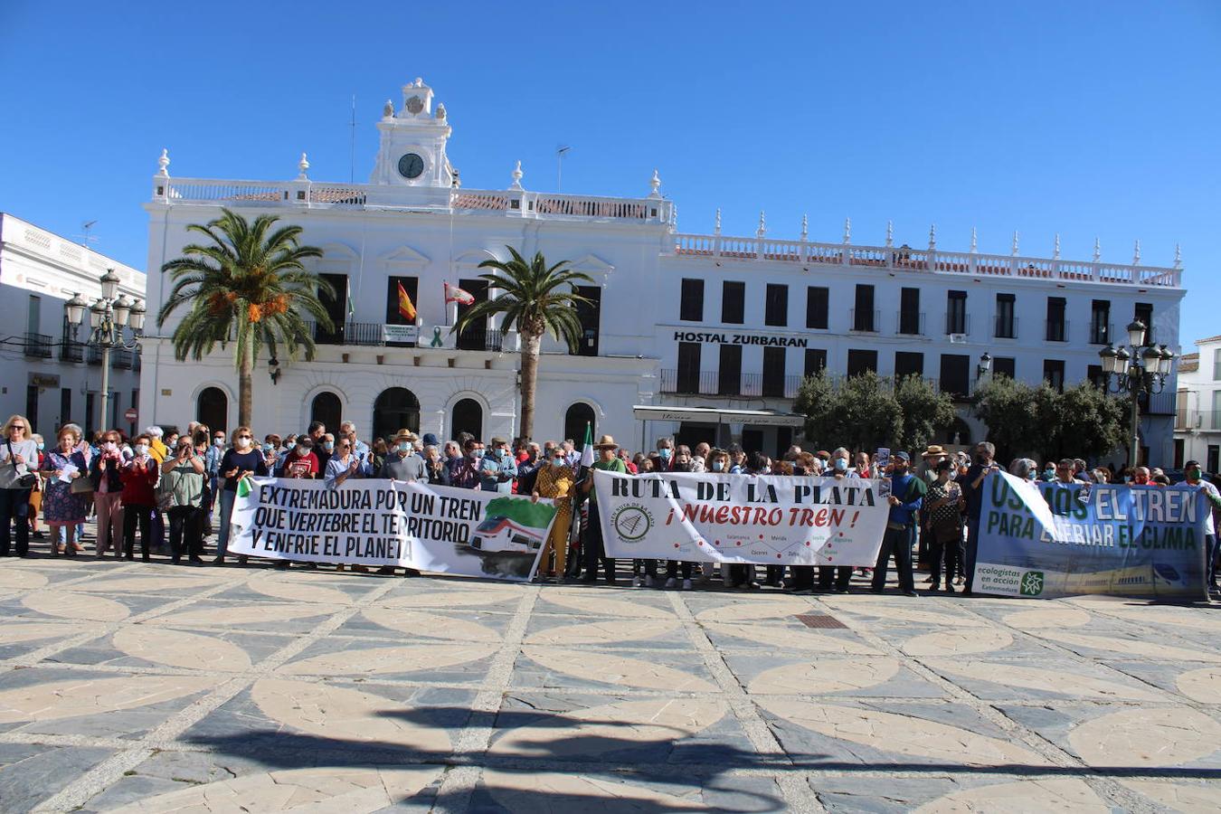 Imagen en la plaza de España, antes de la movilización hacia la estación de tren.