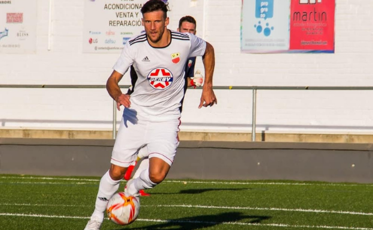 Ferreirinha durante un partido de Llerenense.