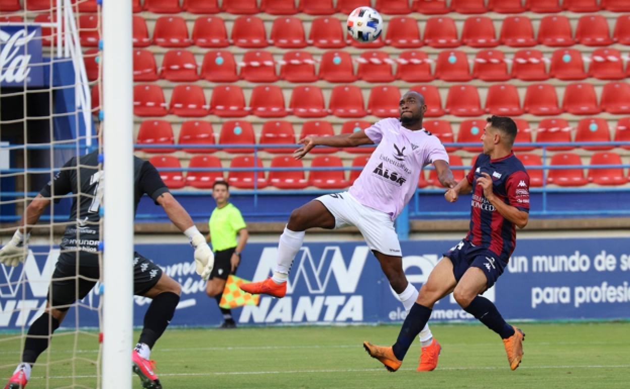 Konaté durante un partido con el Don Benito la pasada temporada. 