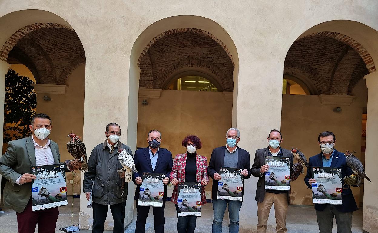 Presentación del Campeonato Nacional de Cetrería en Badajoz. 