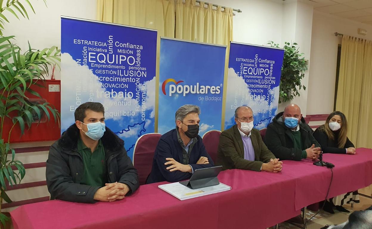 Acto de los populares en Llerena para tratar la cuestión de la A-81.
