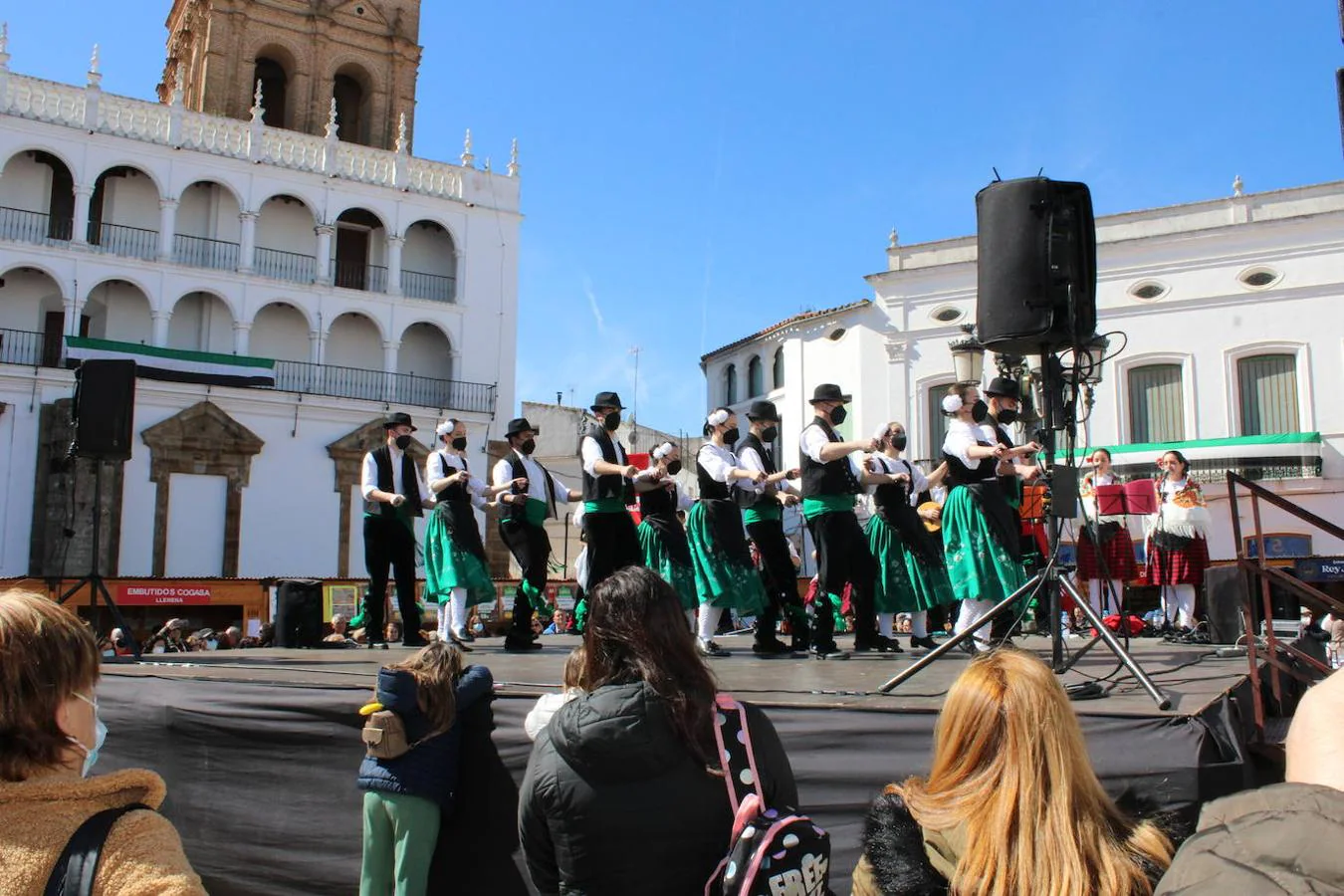 Actuación del grupo folklórico extremeño 'Los Jateros'.