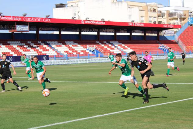 Fotos: El Llerenense hace historia en Almendralejo