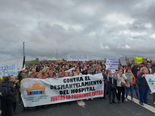 Fotos: Las mejores imágenes del corte de la N-432 por el Hospital de Llerena