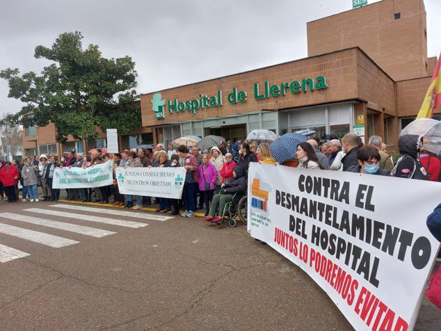 Fotos: Las mejores imágenes del corte de la N-432 por el Hospital de Llerena