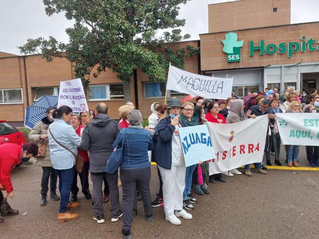 Fotos: Las mejores imágenes del corte de la N-432 por el Hospital de Llerena