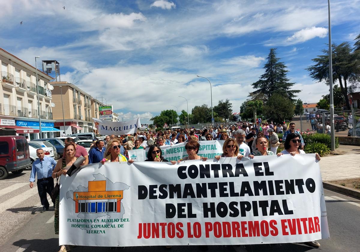 Las mejores imágenes de la marcha por el Hospital de Llerena