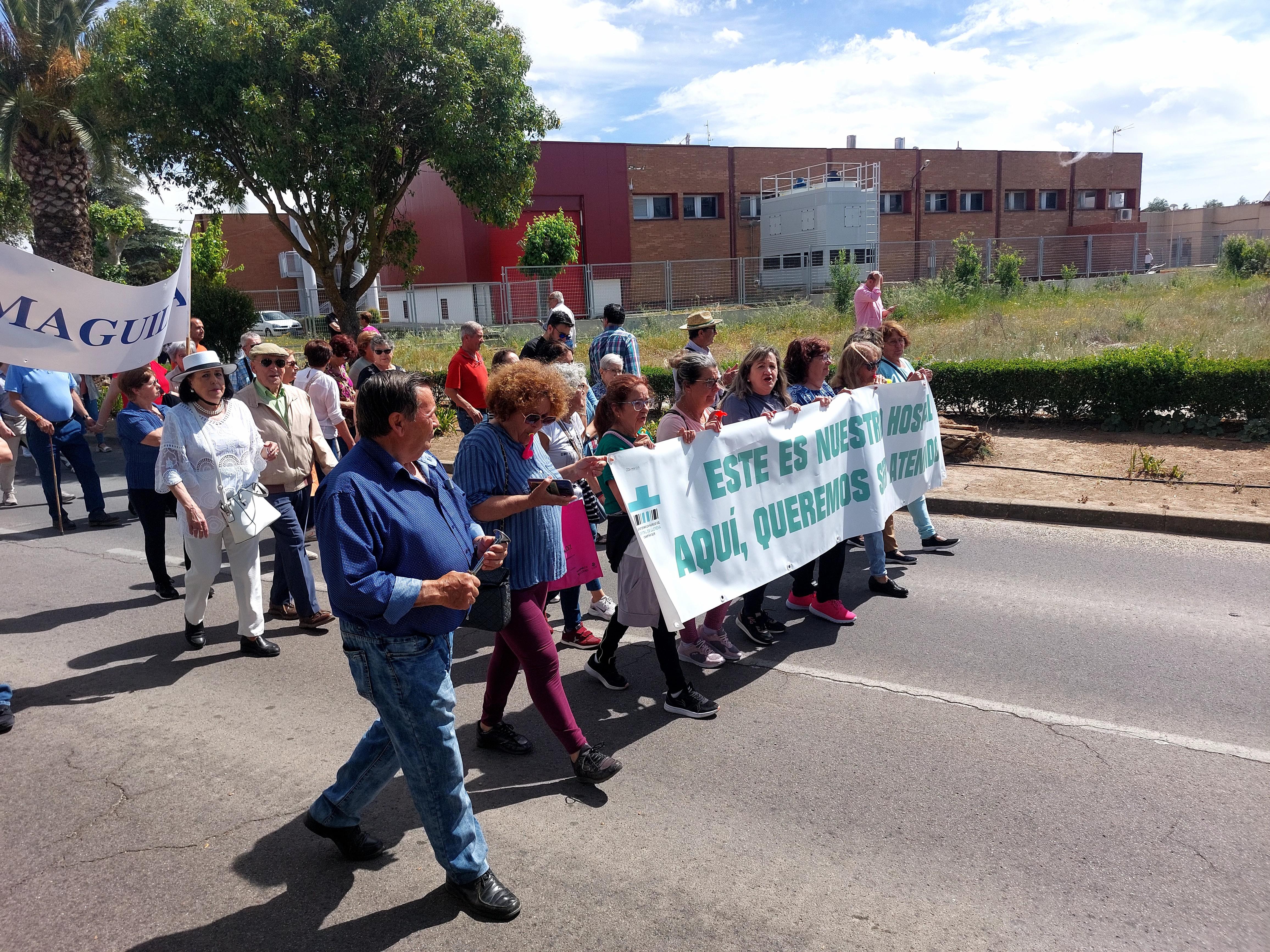 Las mejores imágenes de la marcha por el Hospital de Llerena
