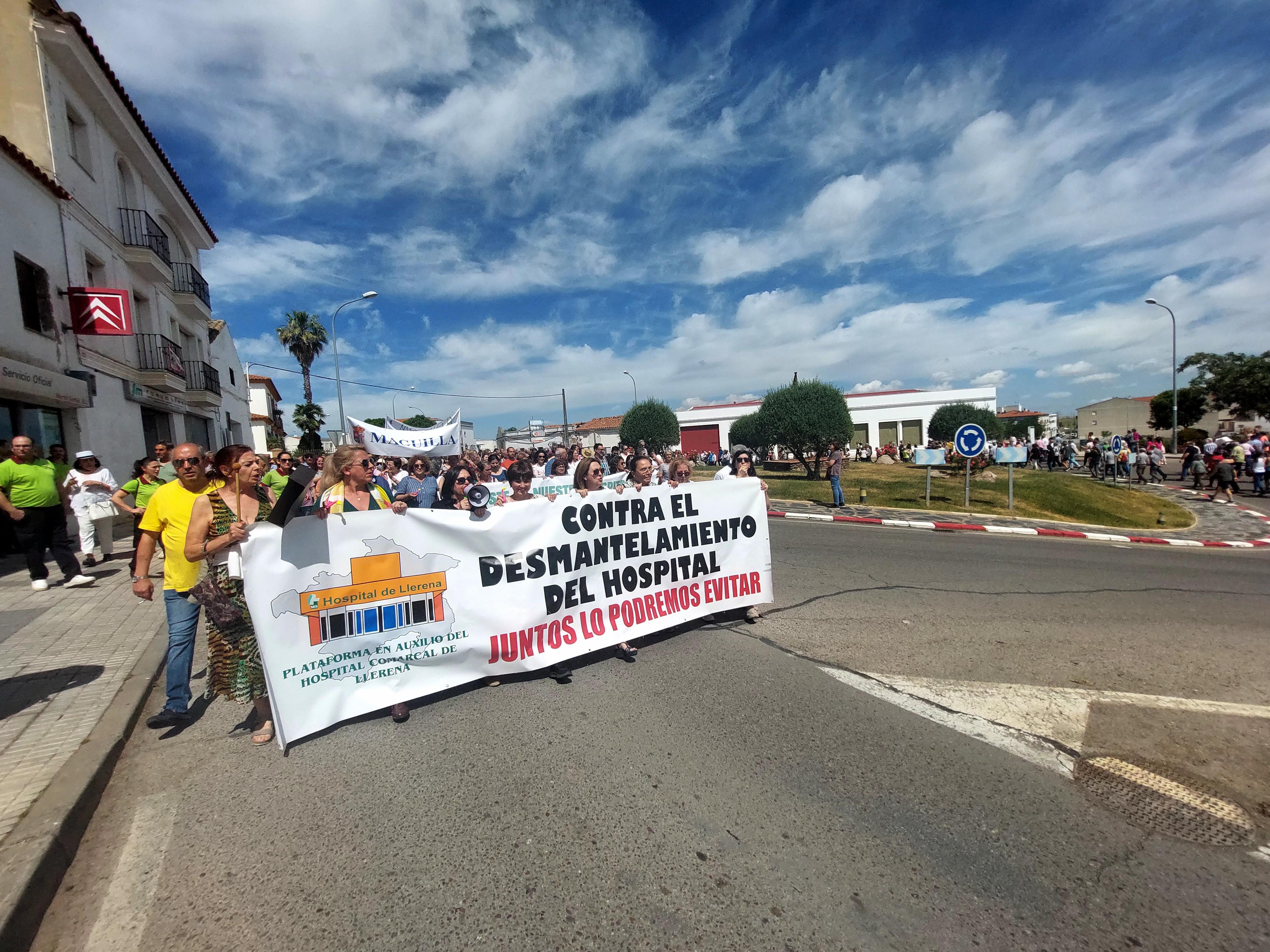 Las mejores imágenes de la marcha por el Hospital de Llerena