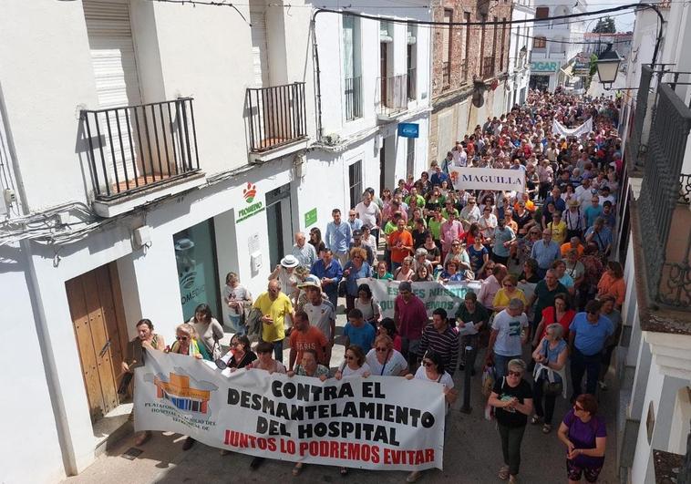 La manifestación a su paso por la calle Aurora.