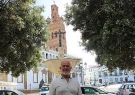 Tino Pozo, en la fuente de Zurbarán.