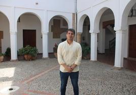 Daniel Lara, en el patio de la Universidad Popular.