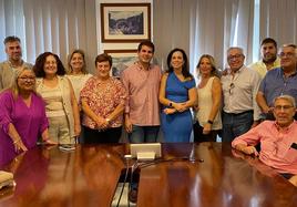 Representantes de la Campiña Sur se reúnen con la consejera de Sanidad y el gerente del SES