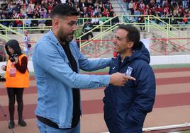 Luismi saluda a Borja Jiménez, entrenador del Leganés-