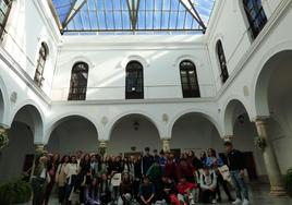 El Ayuntamiento recibe al alumnado participante en el programa Erasmus+ del IES de Llerena con un instituto italiano
