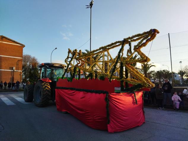 Paso de la cabalgata por el Parque de Bomberos.