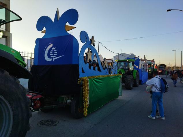 Paso de la cabalgata por el Parque de Bomberos.