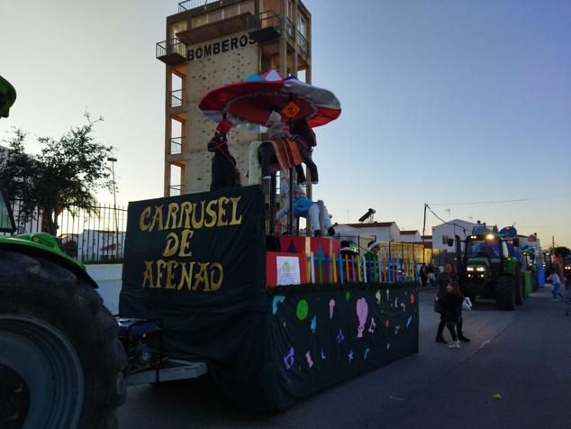 Paso de la cabalgata por el Parque de Bomberos.