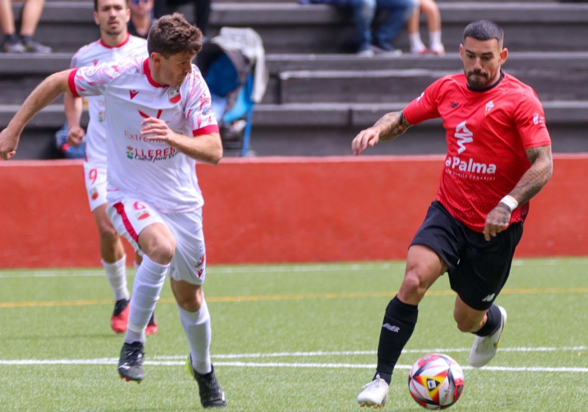 El Llerenense sufrió un asalto al terreno de juego tras el partido ante el Mensajero