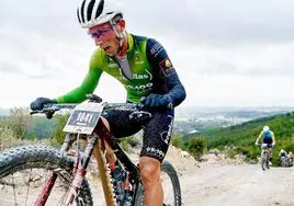Manu Cordero repite triunfo en la etapa reina de la Vuelta Ibiza MTB