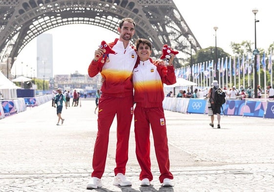 Álvaro Martín y María Pérez tras lograr el bronce y la plata, respectivamente, en París.