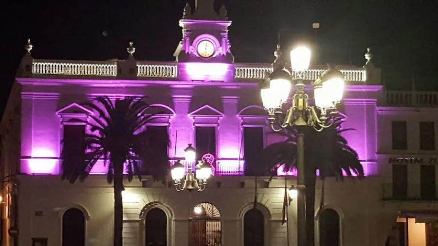 El ayuntamiento, de rosa, en la lucha contra el cáncer