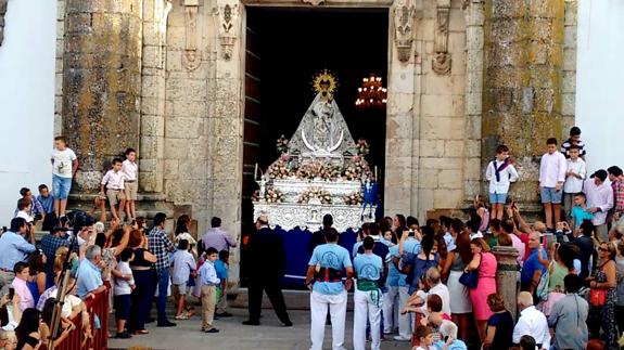 La procesión de la Virgen de la Granada puso fin a las fiestas mayores patronales