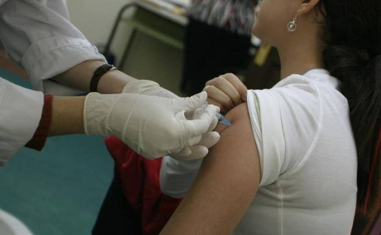 El SES recomienda a 21.600 jóvenes de 17 y 18 años vacunarse contra la meningitis a partir de octubre