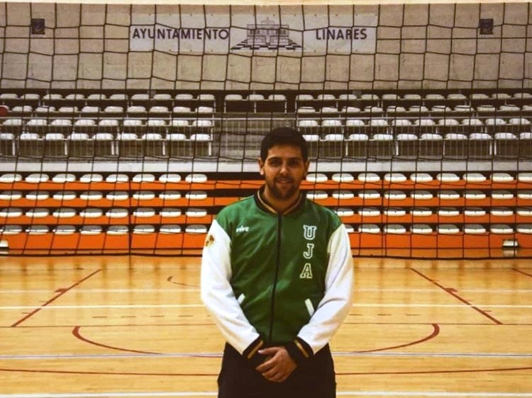 Fran con la sudadera de la Universidad de Jaén a la que también ha representado 