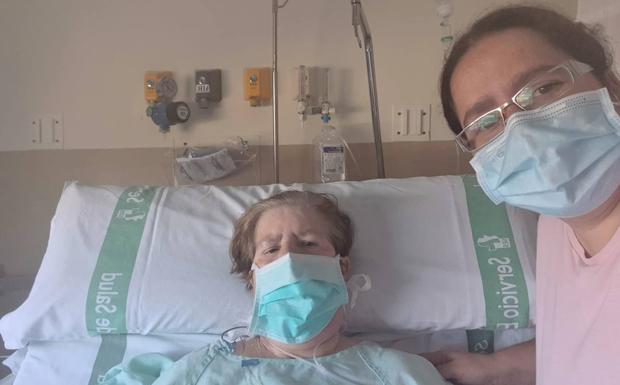 Momento dAna con su hija ya en la habitación 