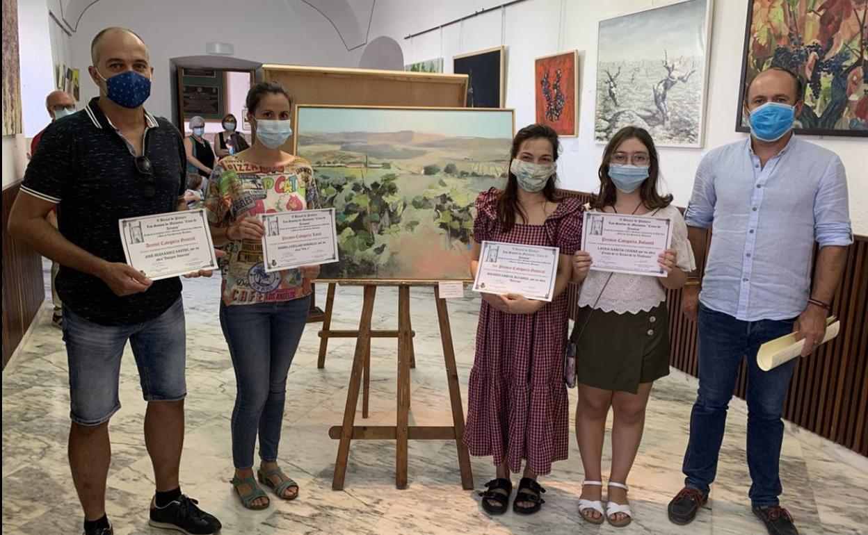 Algunos de los premiados en esta quinta edición junto al concejal de Cultura 
