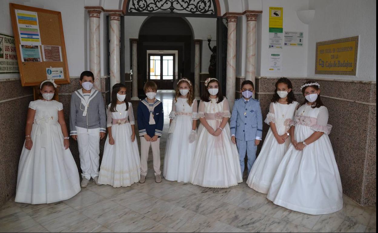 Este domingo nueve niños han recibido su Primera Comunión en la parroquia
